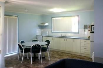Kings Point Retreat - Kingaroy Accommodation 11