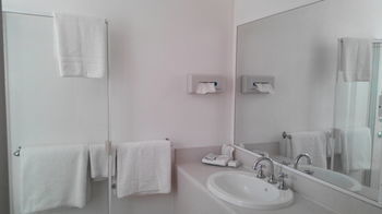 Branxton House Motel, Hunter Valley - Kingaroy Accommodation 10