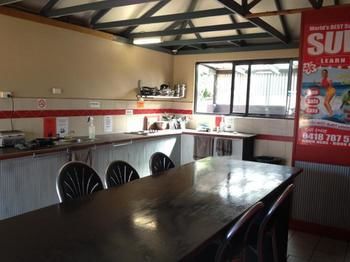 Noosa Backpackers Resort - Hostel - Kingaroy Accommodation 12