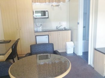 Ashton Townhouse Motel And Suites - Kingaroy Accommodation 4