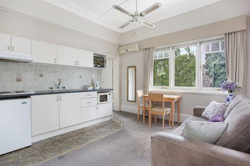 Boronia Lodge Burwood - Kingaroy Accommodation 0