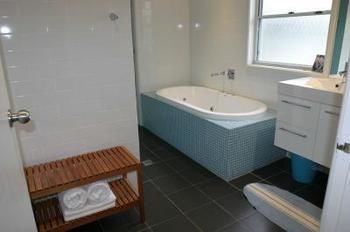 Culburra Beach House - Kingaroy Accommodation 2