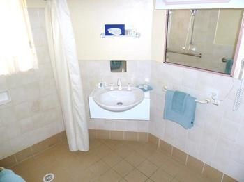 Mollymook Surfbeach Motel And Apartments - Kingaroy Accommodation 15