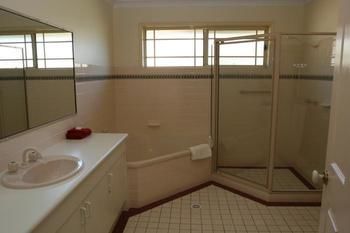 Birchgrove Apartments - Kingaroy Accommodation 8