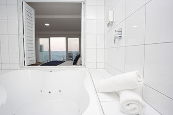 Ocean Front At The Entrance - Kingaroy Accommodation 6