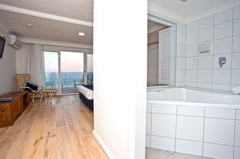 Ocean Front At The Entrance - Kingaroy Accommodation 13