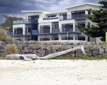 Mollymook Beachfront Executive Apartment - Kingaroy Accommodation 12
