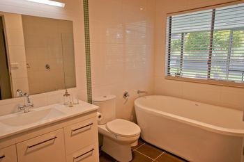 Moonee Beach Executive Retreat - Kingaroy Accommodation 1