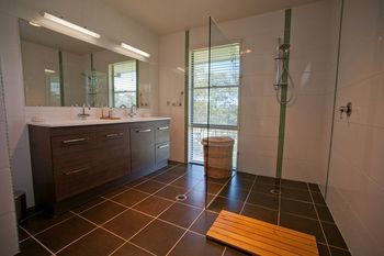 Moonee Beach Executive Retreat - Kingaroy Accommodation 2
