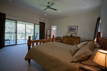 Moonee Beach Executive Retreat - Kingaroy Accommodation 7