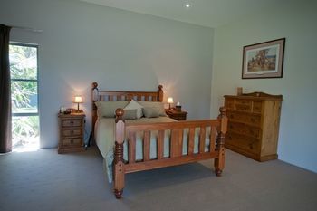 Moonee Beach Executive Retreat - Kingaroy Accommodation 8
