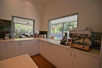 Moonee Beach Executive Retreat - Kingaroy Accommodation 20