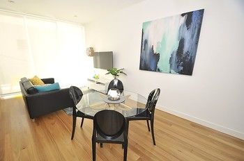 Neutral Bay 4 Young Furnished Apartment - Kingaroy Accommodation 3