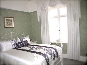 Crescentfield Cottage - Kingaroy Accommodation 1