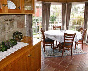 Crescentfield Cottage - Kingaroy Accommodation 3