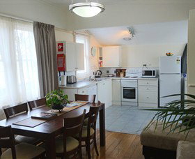 Amy Cottage - Kingaroy Accommodation 3