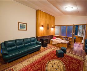 Waterside Accommodation - Derwent Hideaway - Kingaroy Accommodation 1