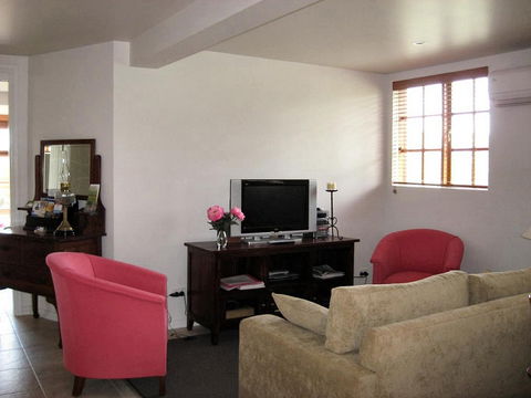 Amble In Cottage - Kingaroy Accommodation 1