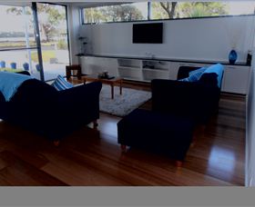 Tuckers Rocks Cottage - Kingaroy Accommodation 1