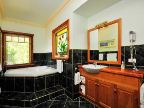 Beauty Point's Pomona Spa Cottages - Kingaroy Accommodation 0