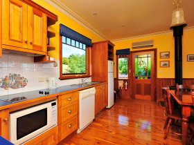 Beauty Point's Pomona Spa Cottages - Kingaroy Accommodation 2