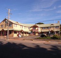 Parer's King Island Hotel - Kingaroy Accommodation