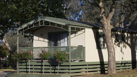 Painters Island Caravan Park - Kingaroy Accommodation 0