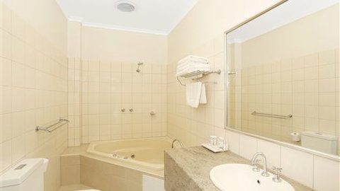 Quality Inn & Suites The Menzies - Kingaroy Accommodation 1