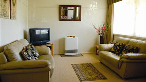 Peel Cottage - Kingaroy Accommodation 0