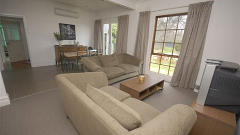 Bowden Cottage - Kingaroy Accommodation 0