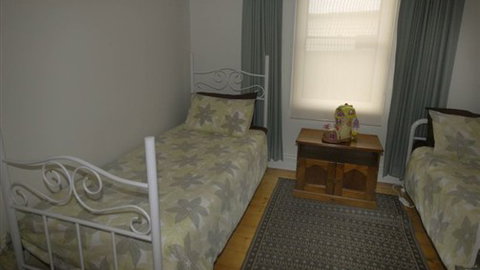Bowden Cottage - Kingaroy Accommodation 3