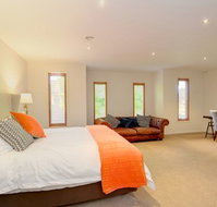 Newington Lake House - Kingaroy Accommodation