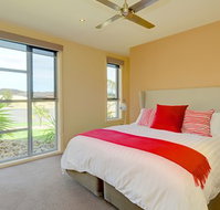 Canadian Lakehouse - Kingaroy Accommodation
