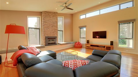 Canadian Lakehouse - Kingaroy Accommodation 5