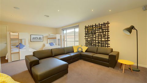 Canadian Lakehouse - Kingaroy Accommodation 4