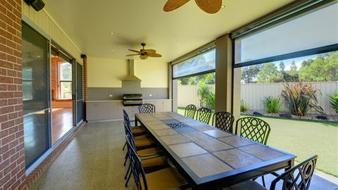Canadian Lakehouse - Kingaroy Accommodation 7