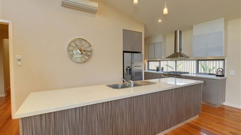Canadian Lakehouse - Kingaroy Accommodation 6