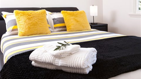 Phyl & May's Luxury Accommodation - Kingaroy Accommodation 1