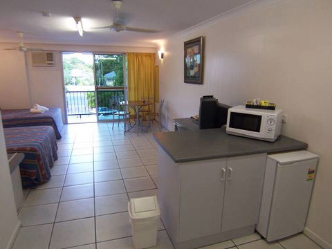 Cairns Holiday Lodge - Kingaroy Accommodation 1
