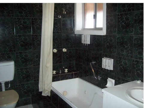 Cobar Motor Inn - Kingaroy Accommodation 2