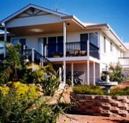 Lovering's Beach Houses - The Whitehouse Emu Bay - Kingaroy Accommodation