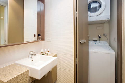 Melbourne Short Stay Apartments - Whiteman Street - Kingaroy Accommodation 3