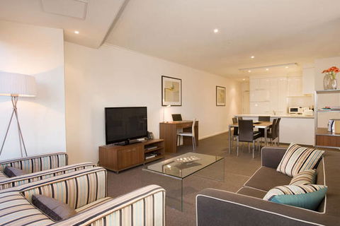 Melbourne Short Stay Apartments - Whiteman Street - Kingaroy Accommodation 4