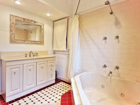 Seaview - Kingaroy Accommodation 131