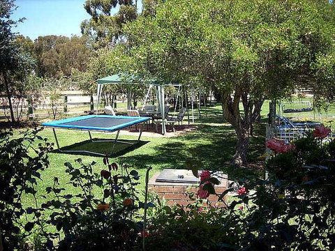 Tarcutta Halfway Motor Inn/Horse Hotel - Kingaroy Accommodation 4