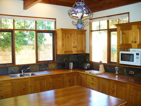 TRC House - Kingaroy Accommodation 2