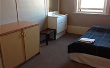 Royal Hotel Yass - Yass - Kingaroy Accommodation 0