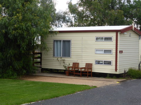 Peak Hill Caravan Park - Kingaroy Accommodation 0