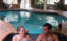 Chalet Swisse Spa Retreat - Kingaroy Accommodation 6