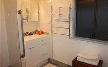 Cockatoo Cottage Pooncarie - Kingaroy Accommodation 3